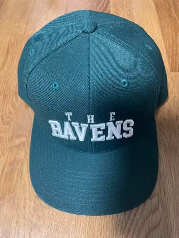 the ravens 야구 모자 kj 착용