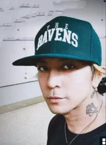 the ravens 야구 모자 kj 착용