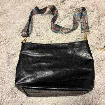 블랙 가죽 숄더백