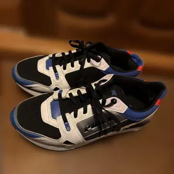 PUMA 블랙/블루 로우컷 스니커즈