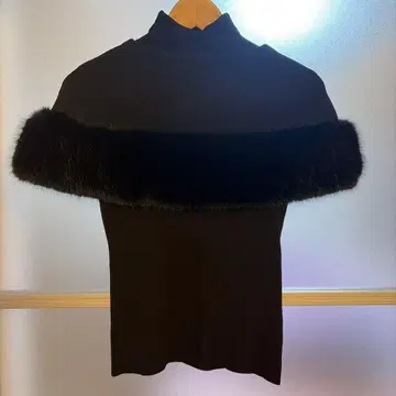 CELFORD 블랙 니트 퍼 케이프 포함