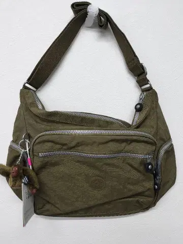 올리브색 나일론 숄더백 원숭이 키링 포함