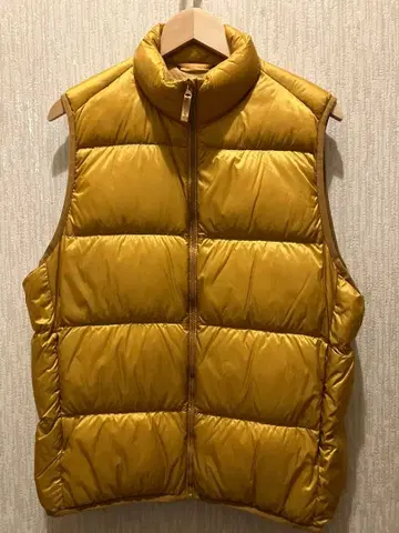 유니클로 와이드 퀼트 다운 베스트 남성용 L 사이즈