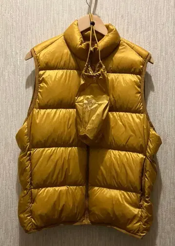 유니클로 와이드 퀼트 다운 베스트 남성용 L 사이즈 수납 봉투 포함