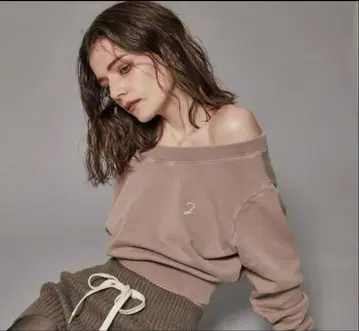 주에미 juemi 오프숄더 맨투맨