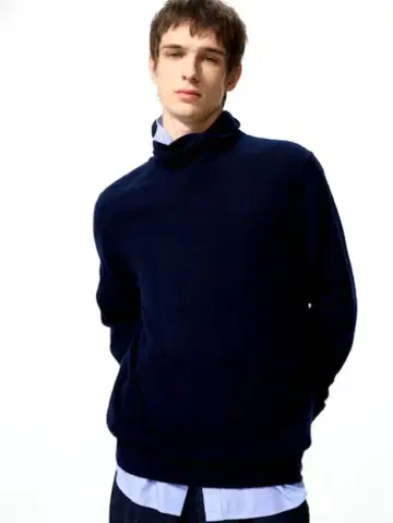 캐시미어 터틀넥 스웨터 색상: 69 NAVY