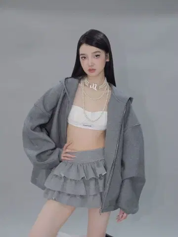 andwang Kirakira 프릴 미니 스커트 집업 후드티