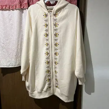 티티카카 TITICACA 아이보리 자수 후드티 프리 사이즈