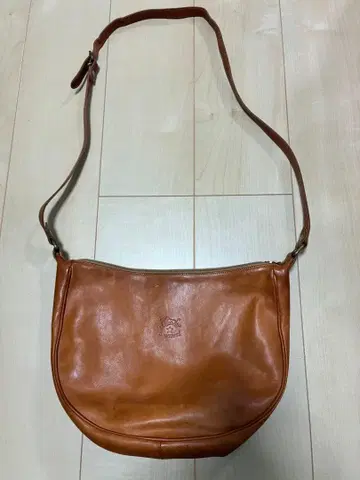 [ 새상품급 ] 일비종떼 초승달 하프문 숄더백 카멜 브라운