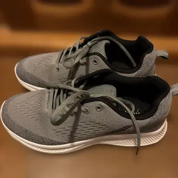 그레이 메쉬 러닝화