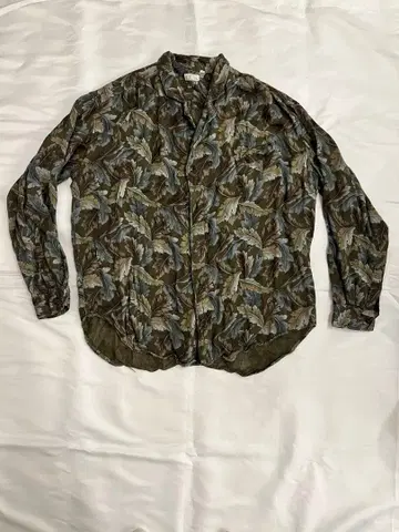 나뭇잎 패턴 긴팔 셔츠 올리브 그린