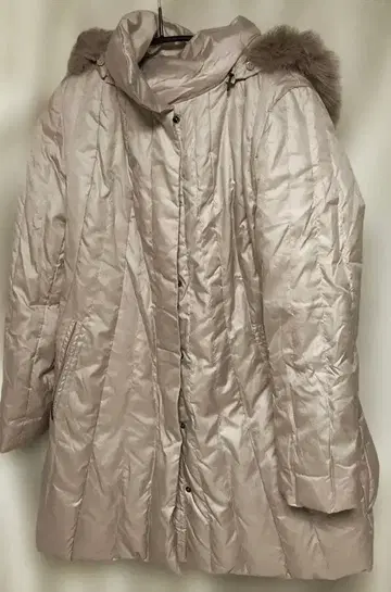 크림 베이지 후드 부착 롱 다운 자켓 L