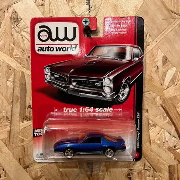 오토 월드 1978 쉐보레 카마로 1:64