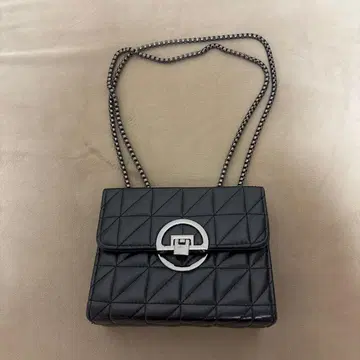 블랙 퀼팅 숄더백