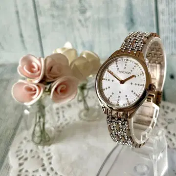 [ 레어 ] Swarovski 스와로브스키 손목시계 Attract 골드