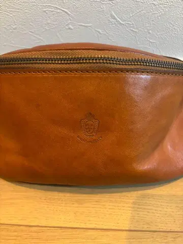 I MEDICI 라지 파니 힙색 이탈리아제 가죽 바디백