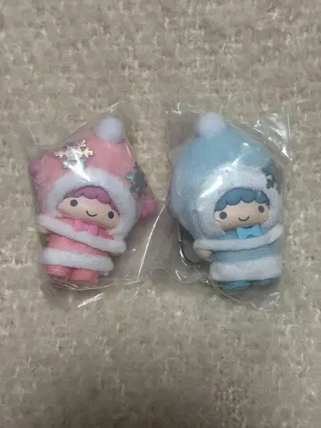 겨울 의상 캐릭터 키링 2개 세트