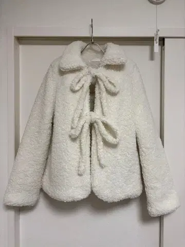 Dearly Love Rose 화이트 플리스 자켓