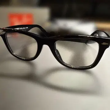 Ray-Ban ORB2140F 웨이페어러 조광 렌즈