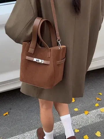 브라운 스웨이드 토트백 A156