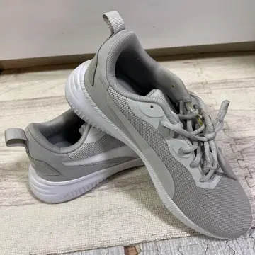 PUMA 그레이 메쉬 러닝화