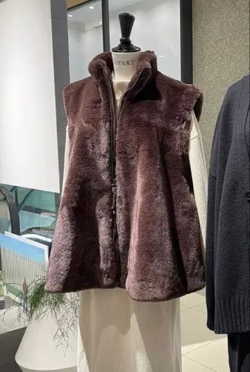 ASTRAET 아스트라에트 플레어 인조 모피 베스트