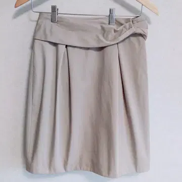 [ 미사용 새상품 ] 스트로베리 필드 무릎 기장 스커트 사다리꼴 베이지