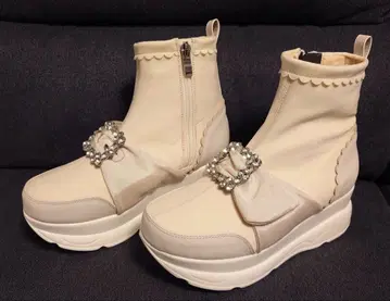 [미사용 새상품] 요스케 yosuke 통굽 스니커즈 아이보리 23.5cm