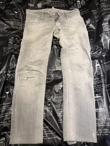 DSQUARED2 데미지 가공 그레이 스트레이트 데님