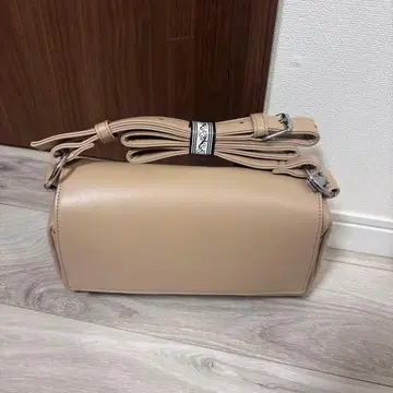 미사용 새상품! 한정 가격! 베이지 숄더백 플랩