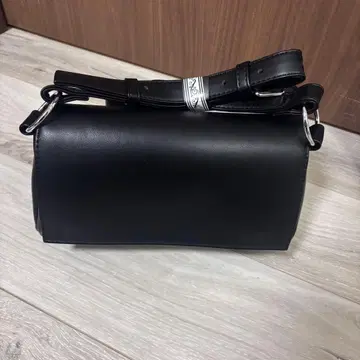 미사용 새상품! 블랙 숄더 플랩 백