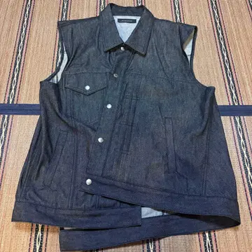 NOT CONVENTIONAL 비대칭 데님 베스트