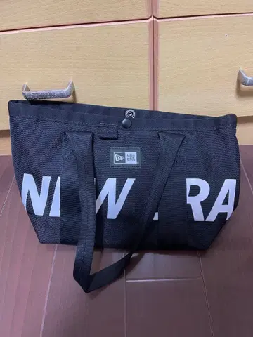 New Era 블랙 토트백