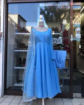 스카이블루 슬리브 포함 A라인 원피스