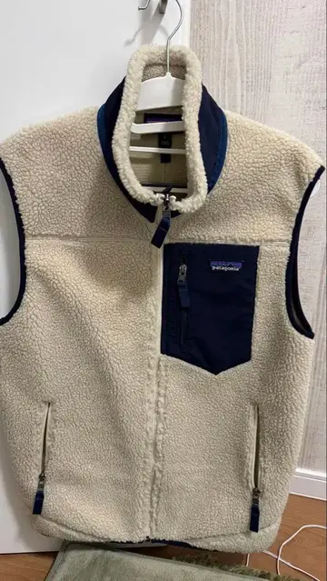 patagonia 플리스 베스트 S 아이보리/네이비