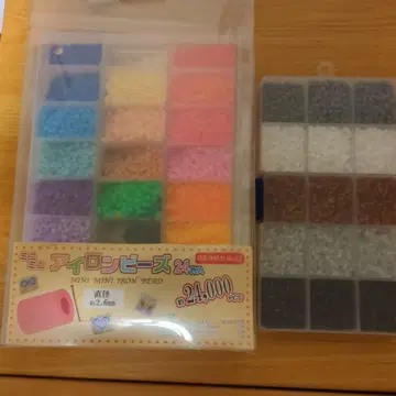 펄러비즈 24색 24000개 사용하고 있습니다