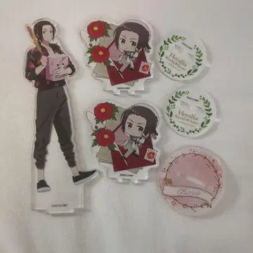 중국 아크릴 스탠드와 캔뱃지 세트