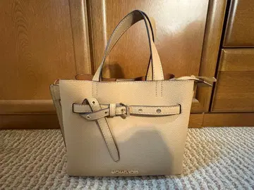 MICHAEL KORS 베이지 가죽 숄더백