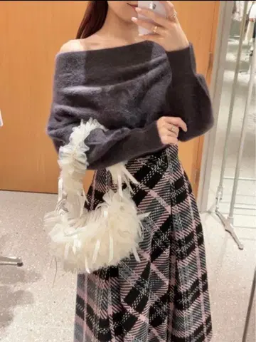 폭스 알파카 오프숄더 풀오버