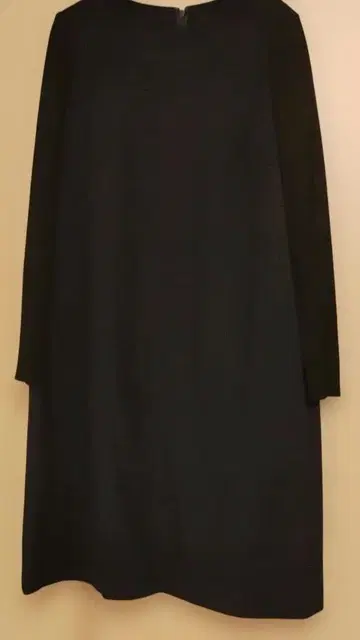 블랙 무릎 기장 원피스 긴팔