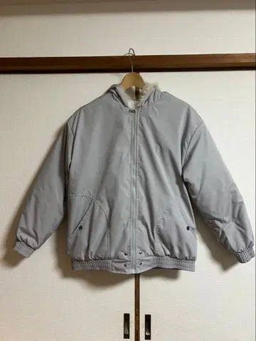 그레이 후드 부착 다운 자켓