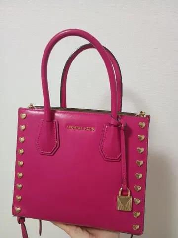 마이클코어스 하트 스터드 백