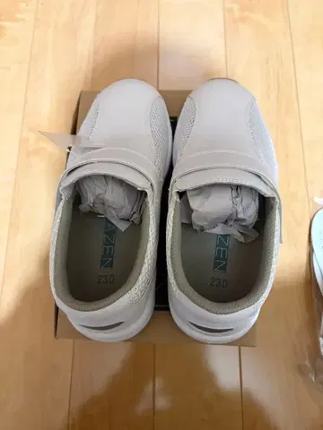 KAZEN MX136 간호 용품 신발 23.0 화이트