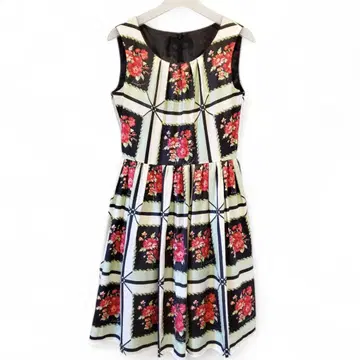 로이스크레용 패널 꽃무늬 슬리브리스 원피스 튤 내장