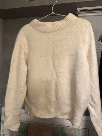 아이보리 긴팔 니트