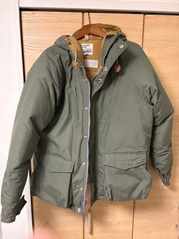 마운트레이니어 디자인 다운 자켓 할리우드 런치 마켓