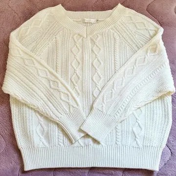 COCO DEAL 코코딜 V넥 케이블 니트 화이트