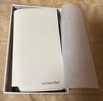 미사용 CK CALVIN KLEIN 이단 접이식 지갑 화이트
