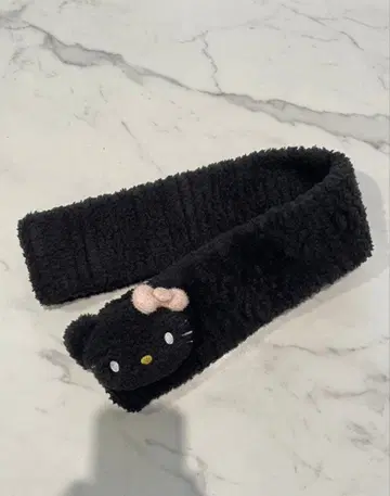 HELLO KITTY x OPAQUE.CLIP 머플러