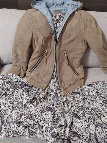 초레어 DUVETICA 다운 후드 부착 블루종